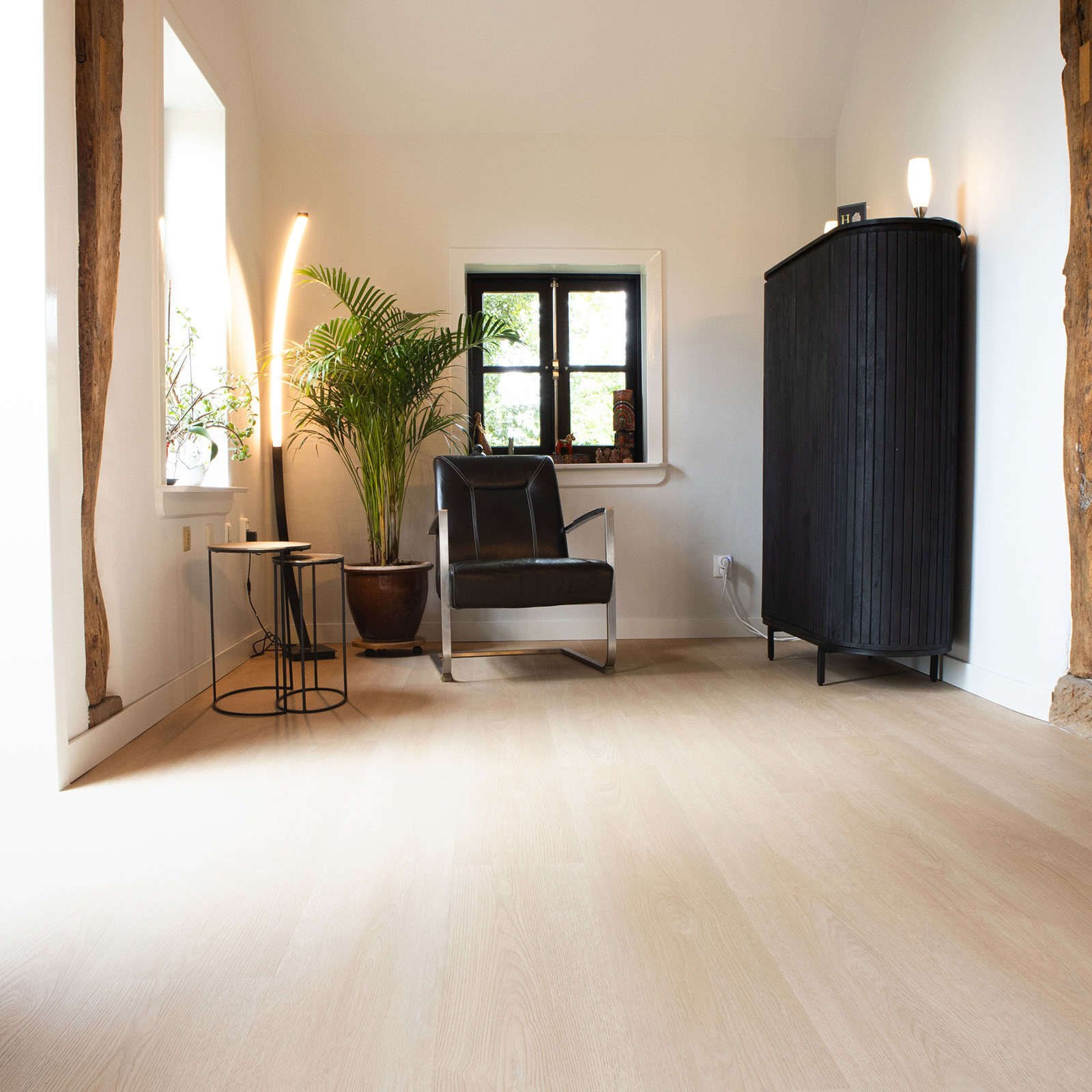 8510-1-1600×0-c-default