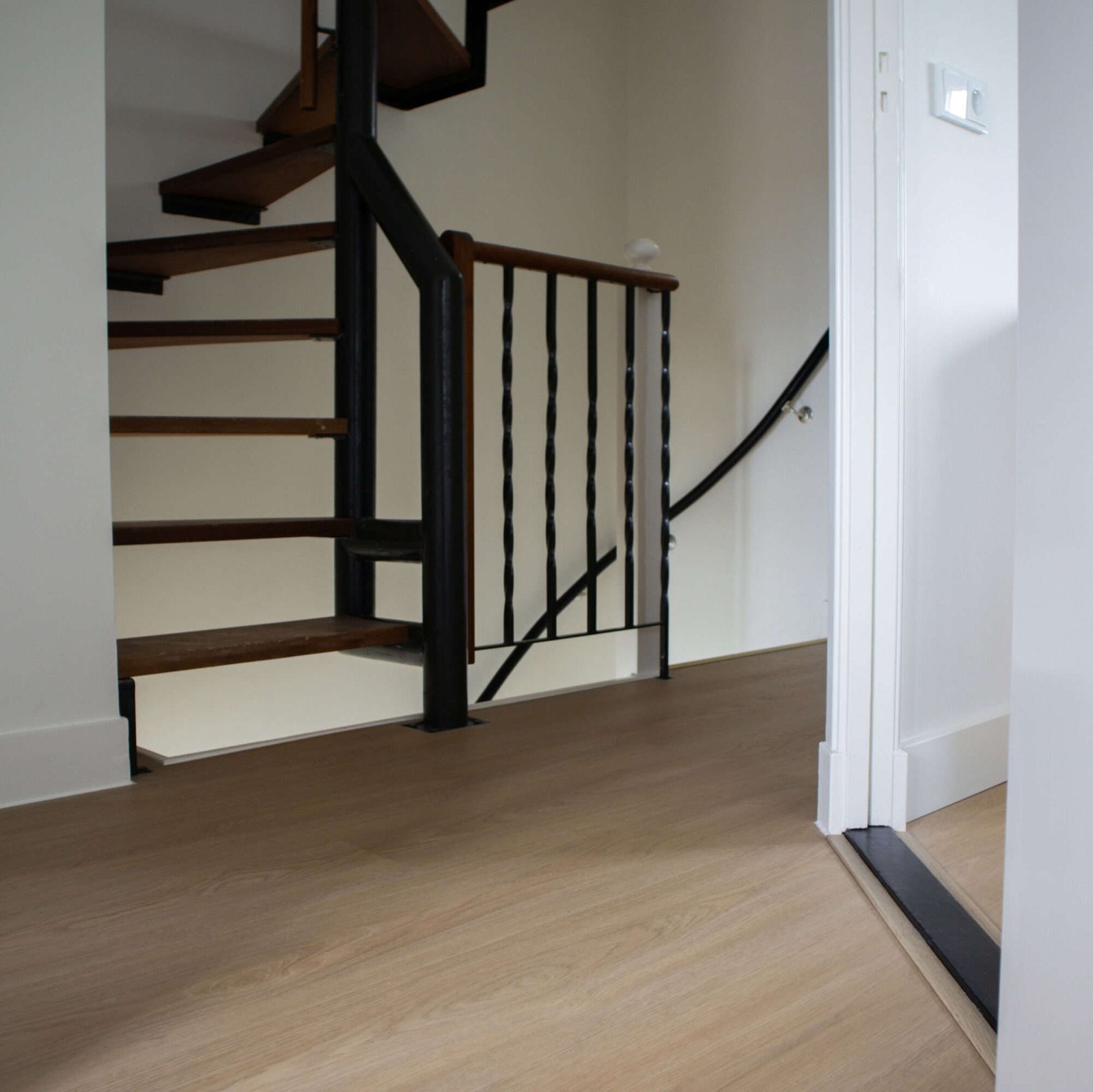 edd17bee-60cf-4e43-8299-6757bee8561b-scaled-2000×0-c-default