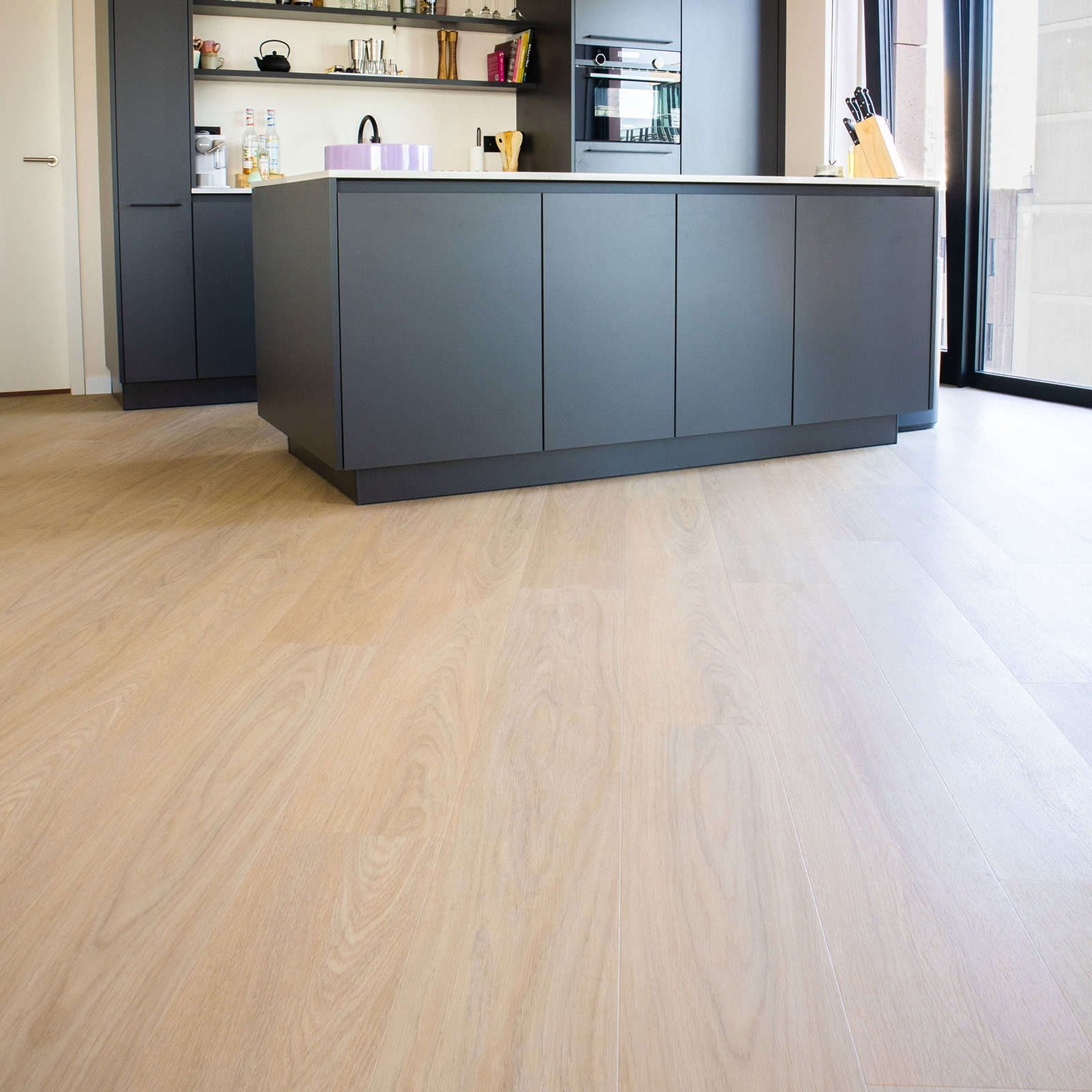 7810-1600×0-c-default