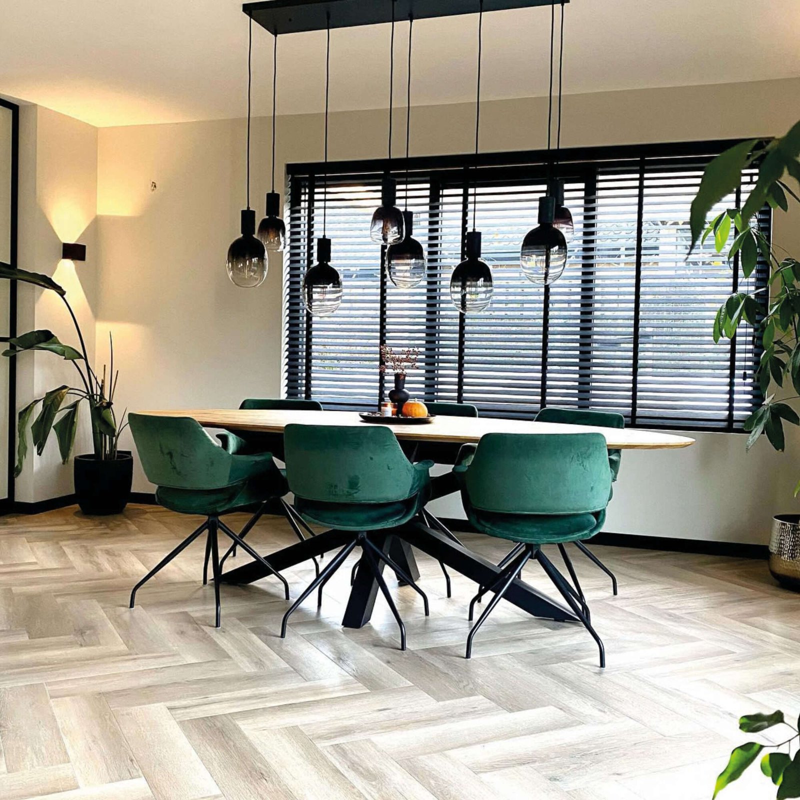 95b258e0-ebe3-4a16-9df0-0807b20d9e14-scaled-2000×0-c-default