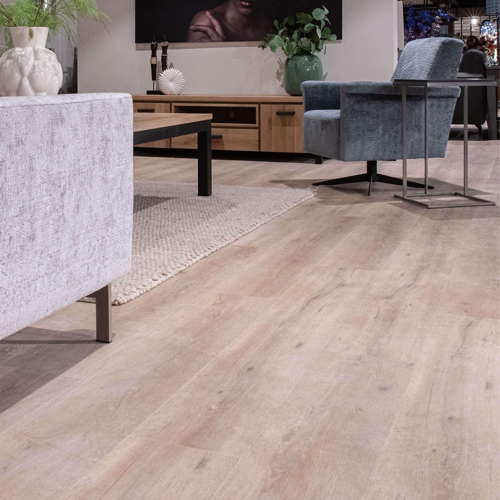 l6810-1-1600×0-c-default