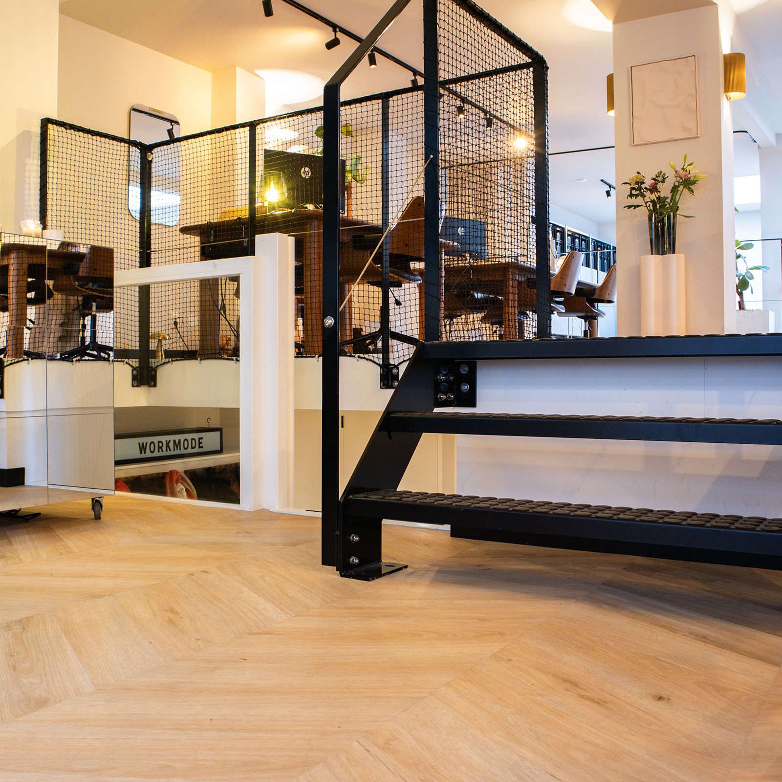 lh7230-1-1600×0-c-default