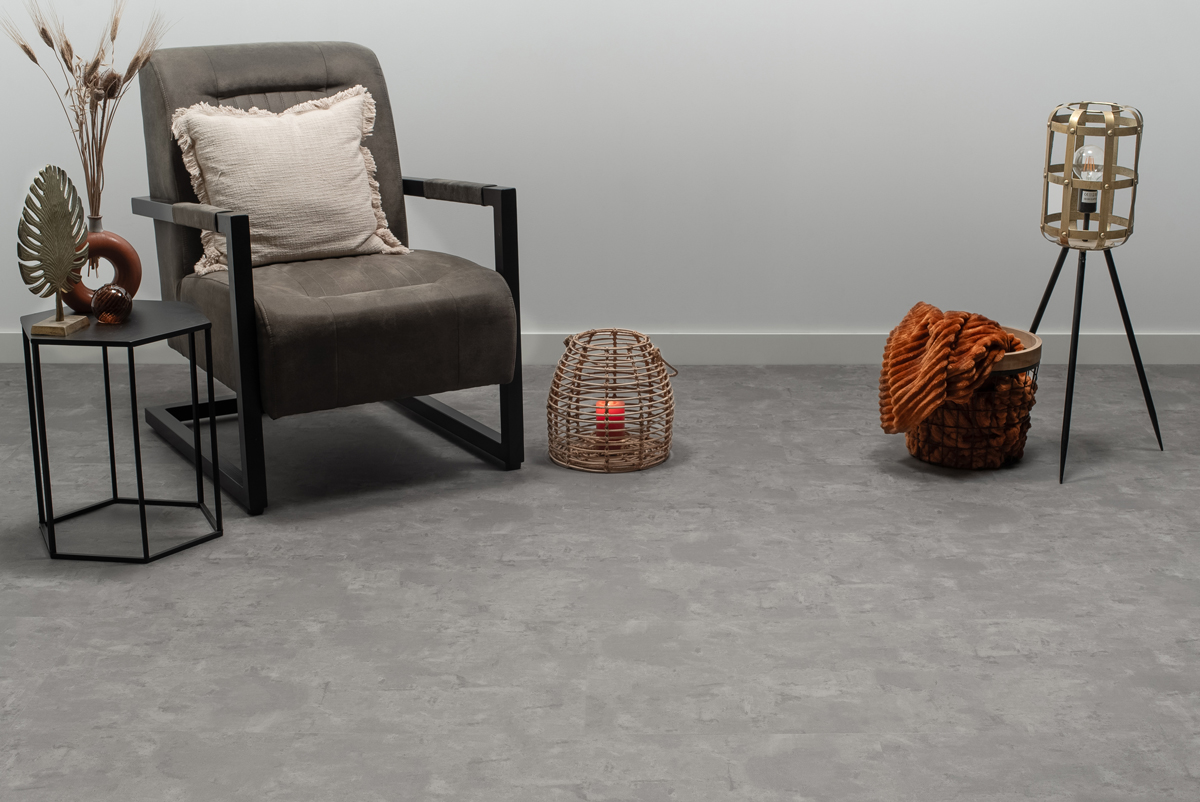 tegel_click_pvc_betonlook_grijs_atmospheric.webp
