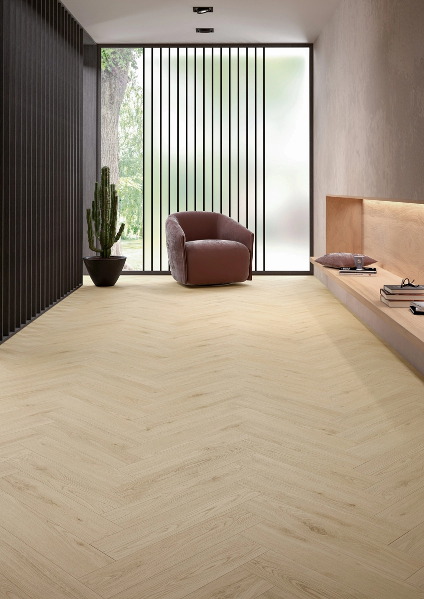 hybride_laminaat_visgraat_licht_eiken_atmospheric.webp